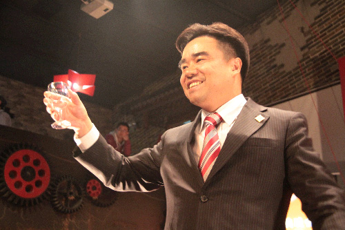 正保遠程教育CEO朱正東先生與全體員工共同舉杯喜迎新春佳節(jié)
